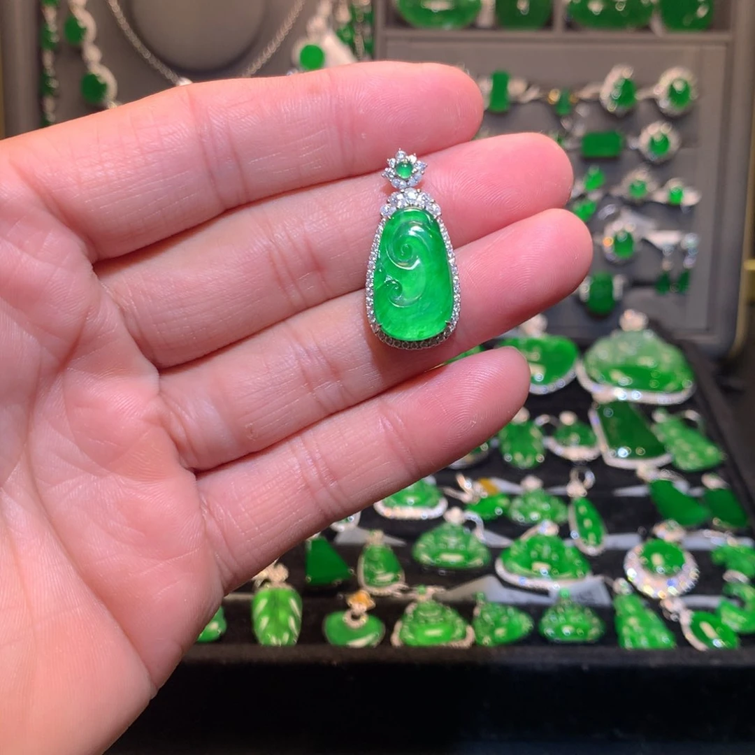 翡翠吊坠(不含链)18K金镶嵌天然翡翠