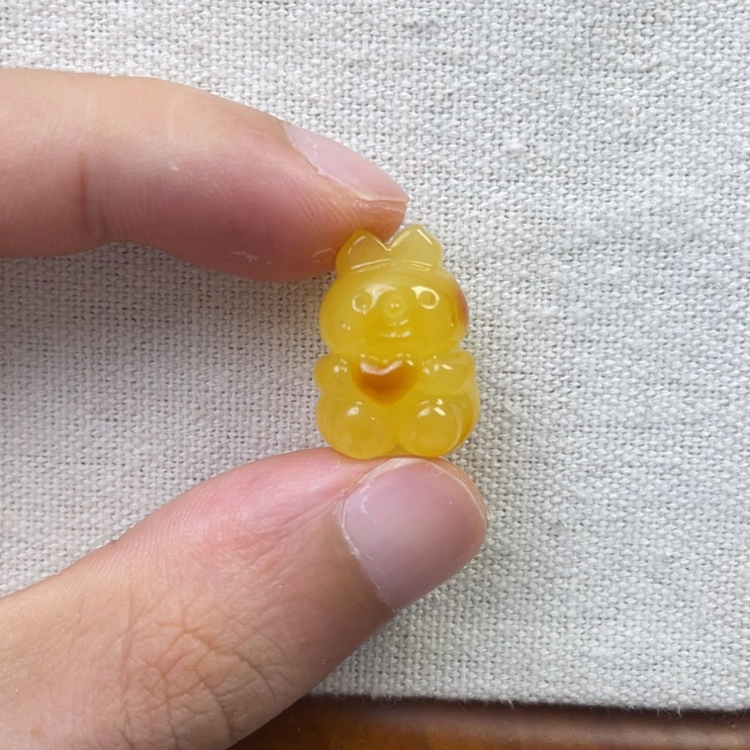 裸石琥珀未镶嵌小兔
