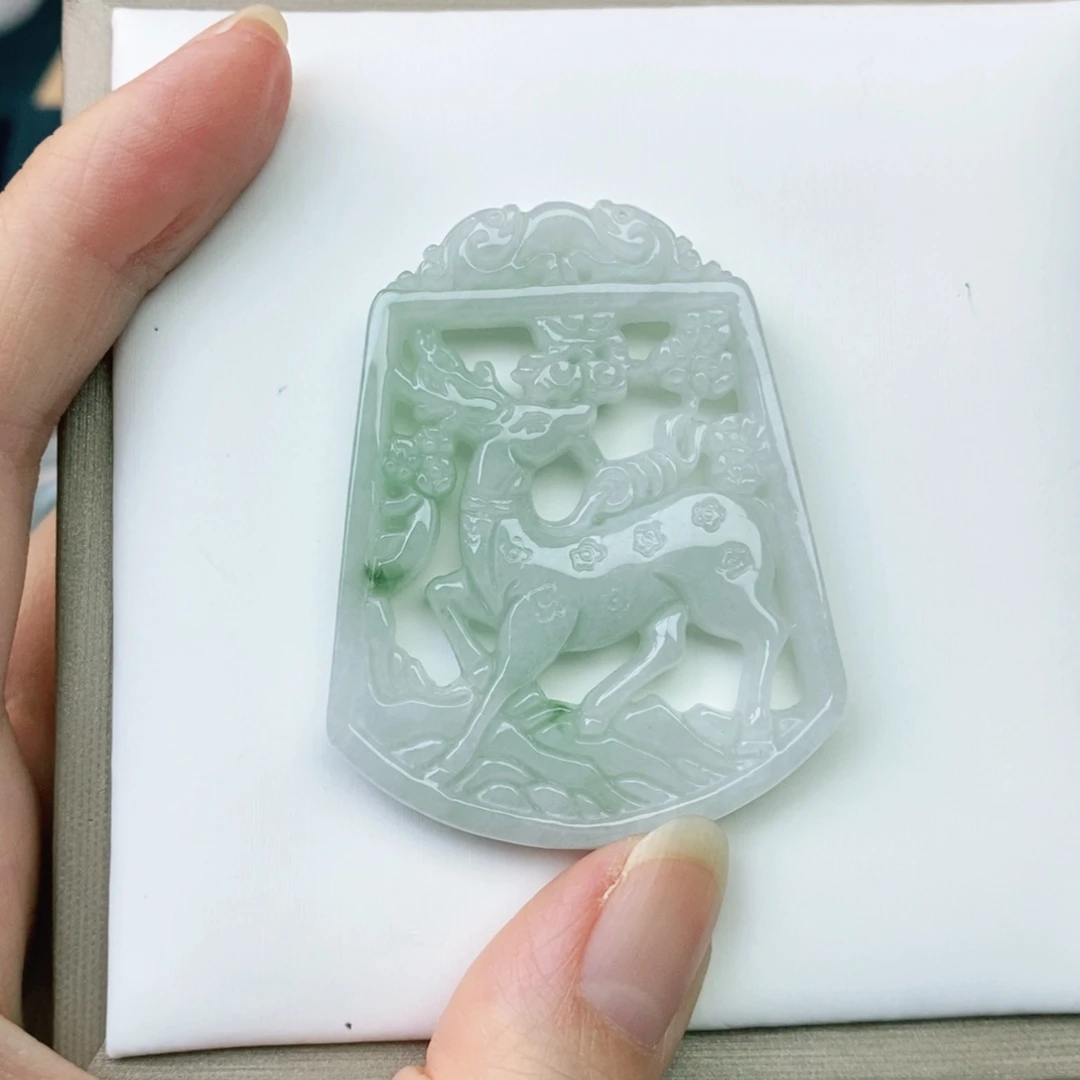 翡翠未镶嵌颈饰一鹿有你