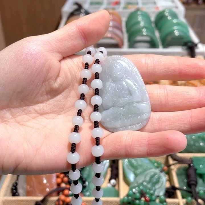 石英质玉未镶嵌颈饰