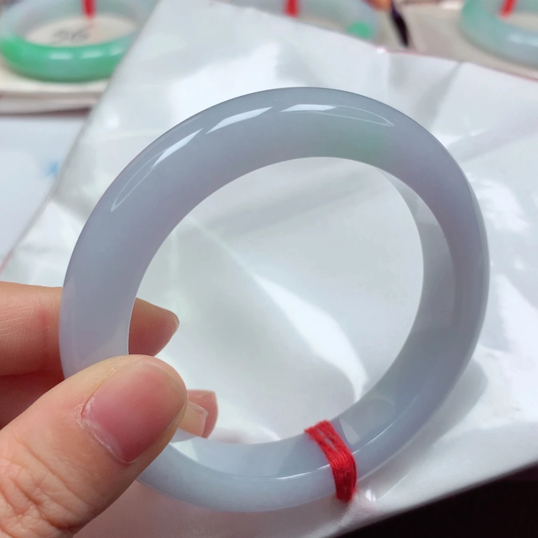 翡翠未镶嵌手镯冰胶细腻淡春色5556