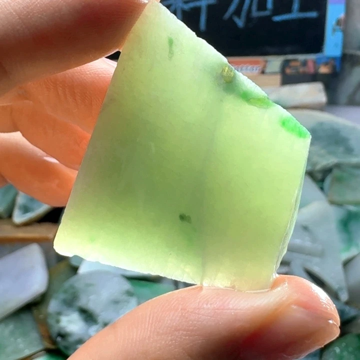 翡翠未镶嵌颈饰57715