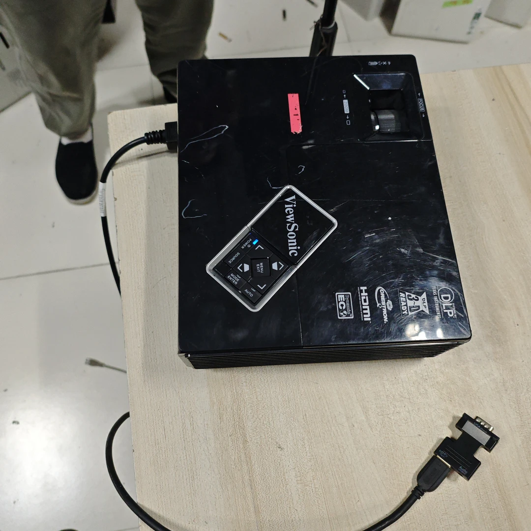 高清丽讯投影仪运费到付