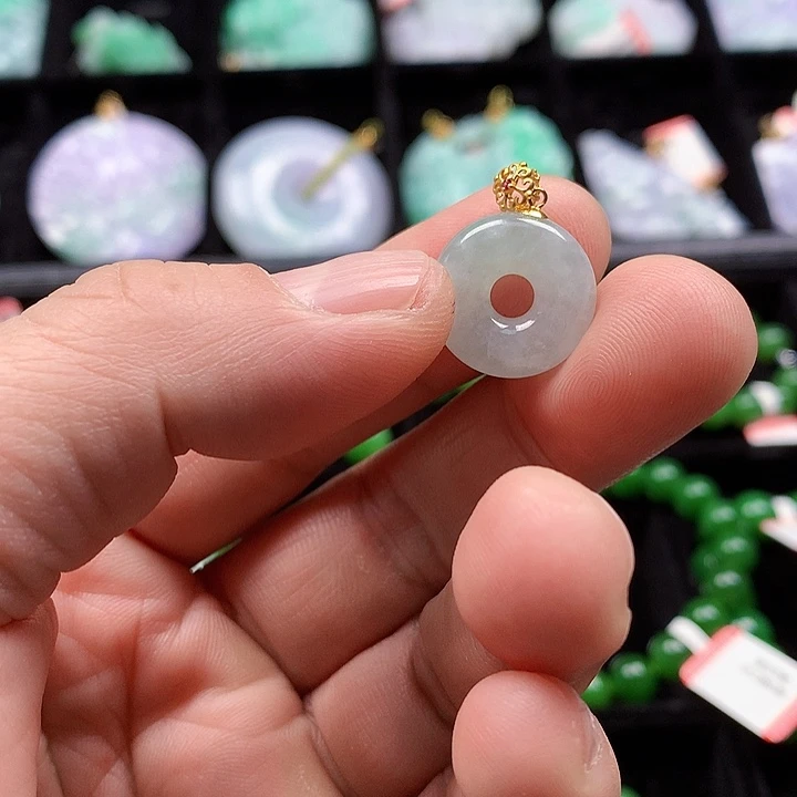 颈饰18K金镶嵌翡翠