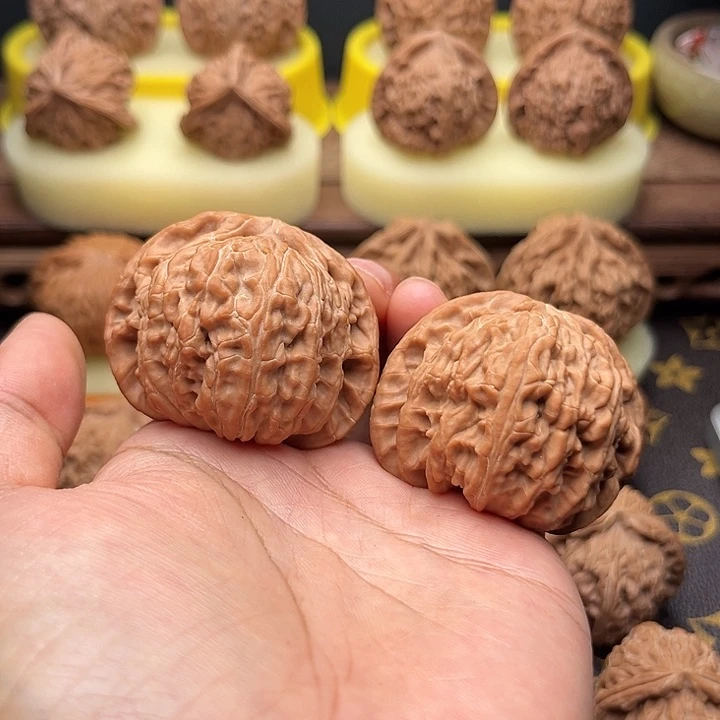 文玩核桃吊坠45全品大白狮子