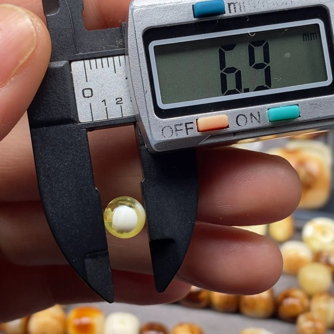 琥珀未镶嵌耳饰圆珠