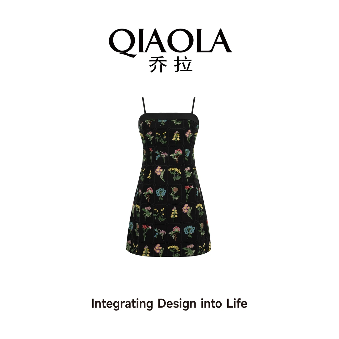 QIAOLA/乔拉【花漾梦境】早春新款梭织绣花轻奢A版吊带连衣裙预售
