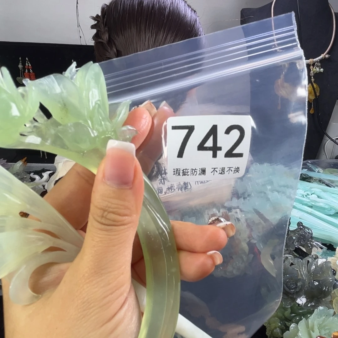 未镶嵌岫玉发饰小***咚