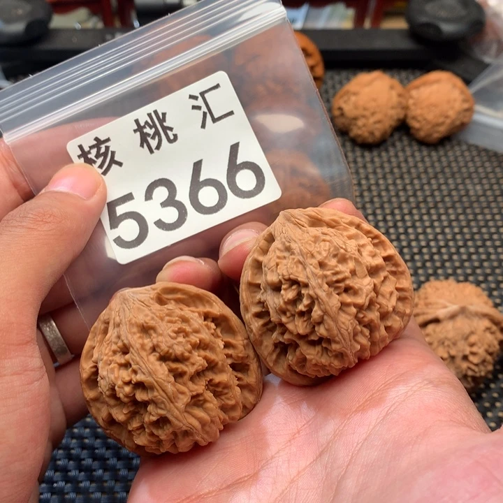 文玩核桃吊坠窝峰顶