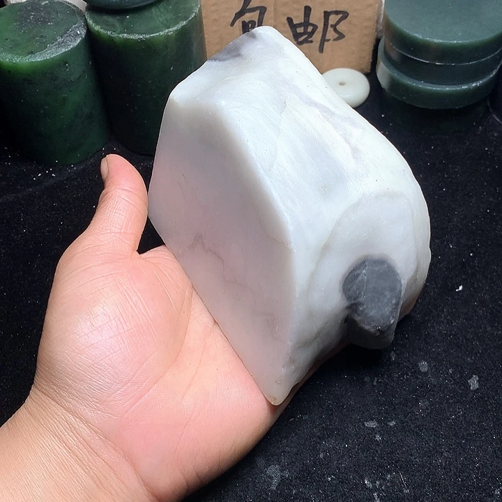 和田玉（糖玉）未镶嵌珠宝奇石