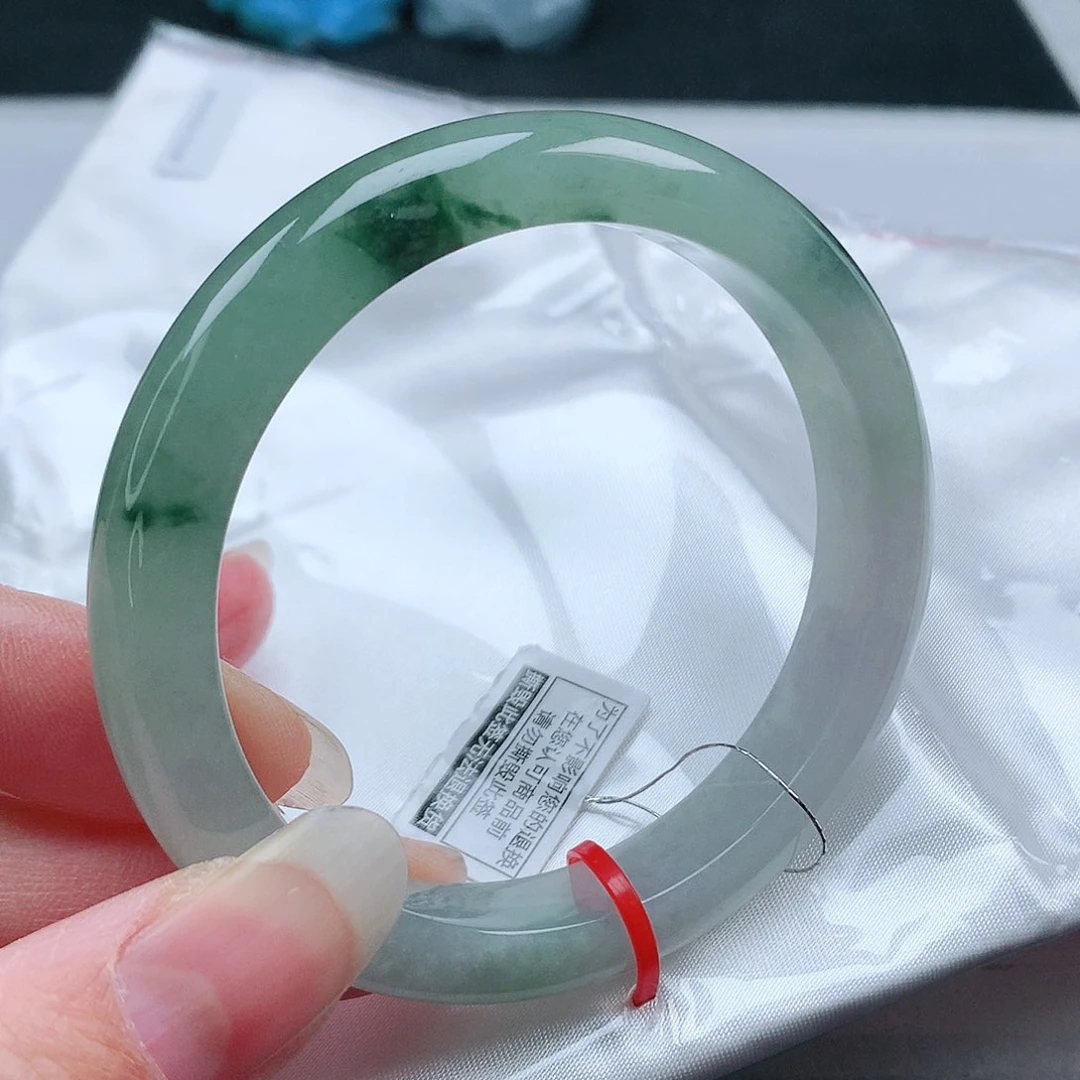 翡翠手镯未镶嵌56圈
