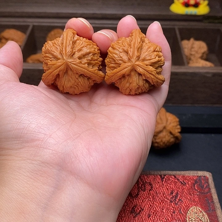 ****作把件文玩核桃白奔
