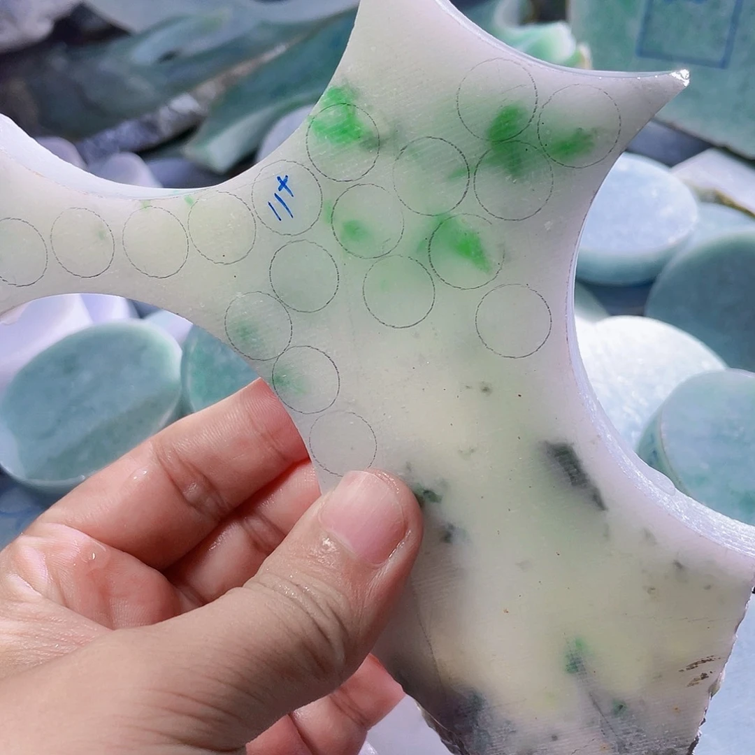 樱***浴翡翠裸石天然缅甸翡翠A货