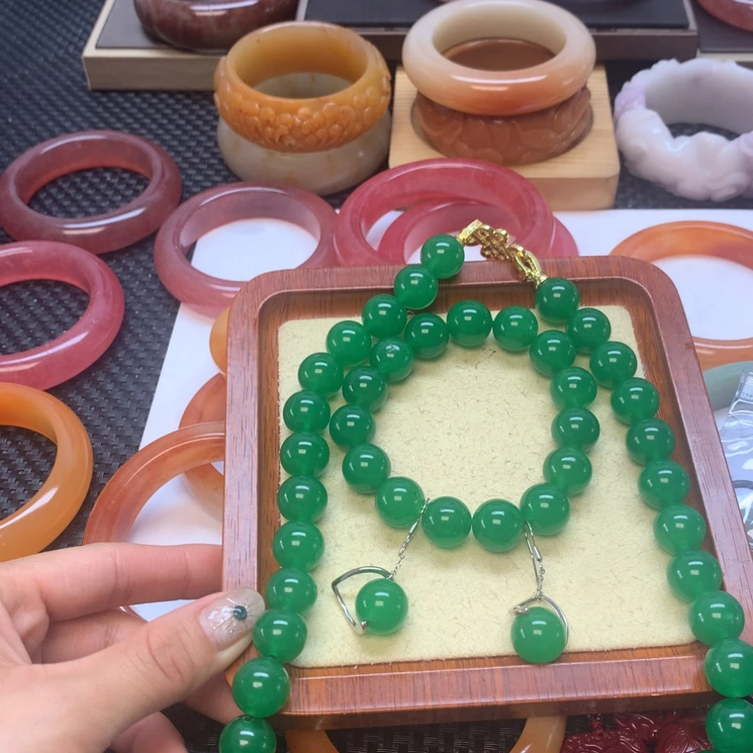 石英岩玉未镶嵌手镯佘太翠卡14菠菜绿三件套
