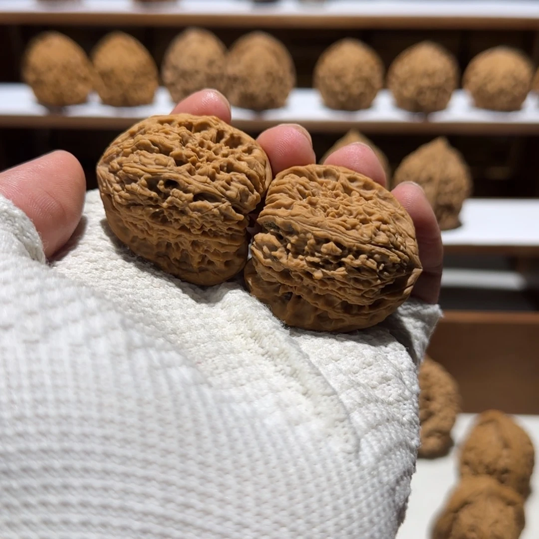 游***客文玩核桃吊坠涿鹿蚂蚁纹南疆石