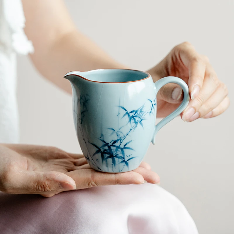赞朴天青汝窑公道杯带把纯手绘蓝竹公杯分茶器新中式陶瓷茶具配件