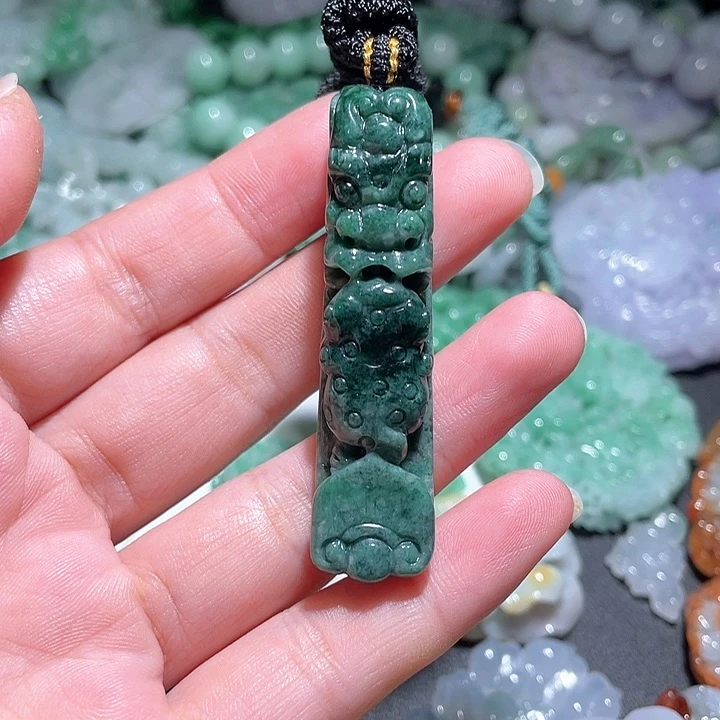 颈饰未镶嵌翡翠天