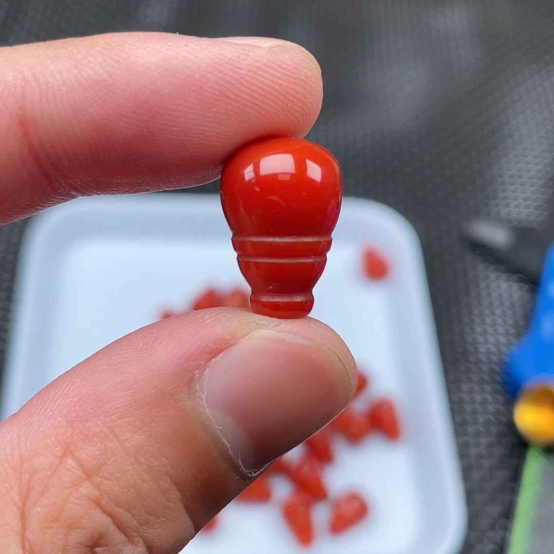 南红玛瑙2号 11*17柿子红三通一颗未镶嵌