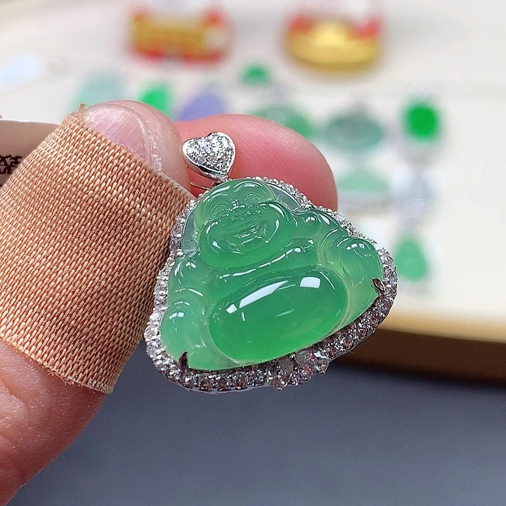 翡翠18K金镶嵌颈饰