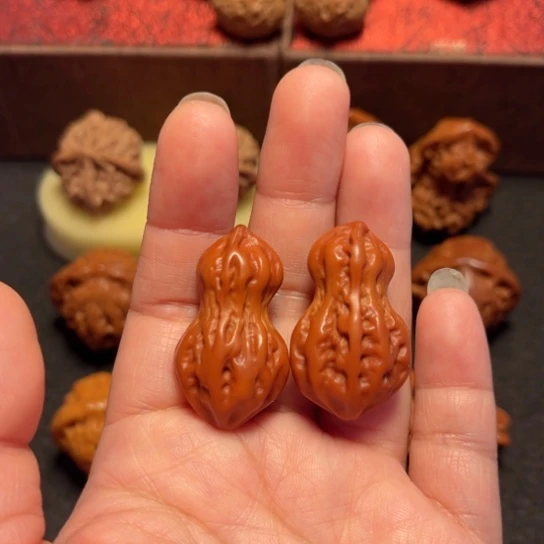 文玩核桃吊坠小花生