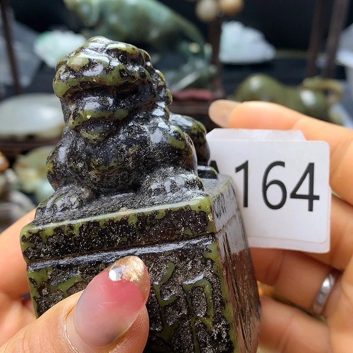 和田玉未镶嵌车挂