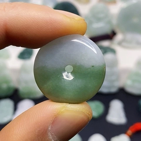 翡翠颈饰未镶嵌吊坠