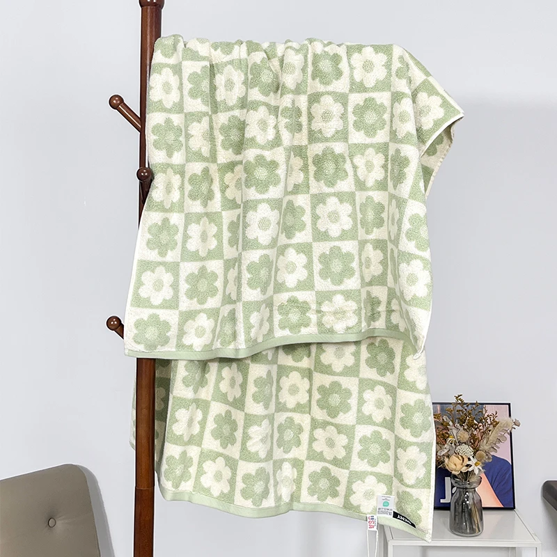 D家纯棉浴巾绿棋盘格花朵70x140cm蓬松柔软 品牌外贸尾单浴巾