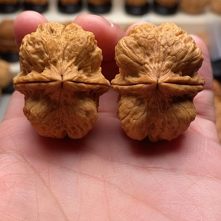 文玩核桃把件………………………………