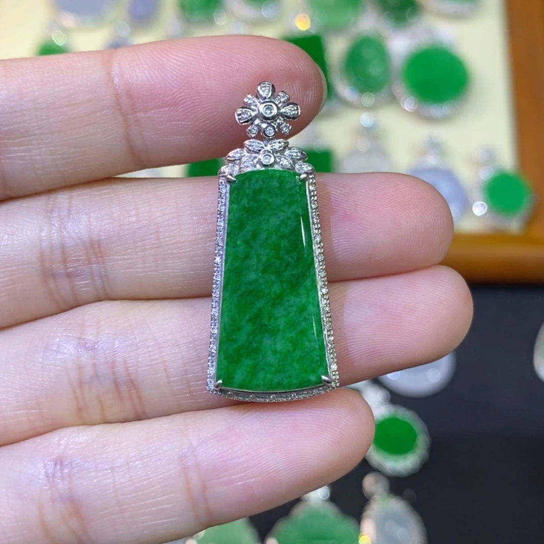 翡翠吊坠(不含链)18K金镶嵌