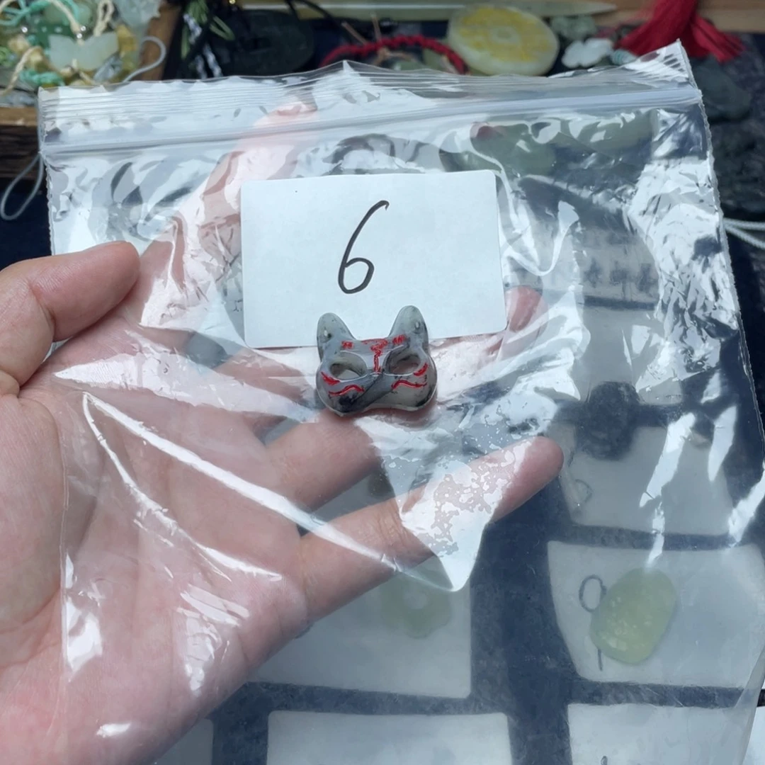 蛇纹石玉未镶嵌颈饰小****眼