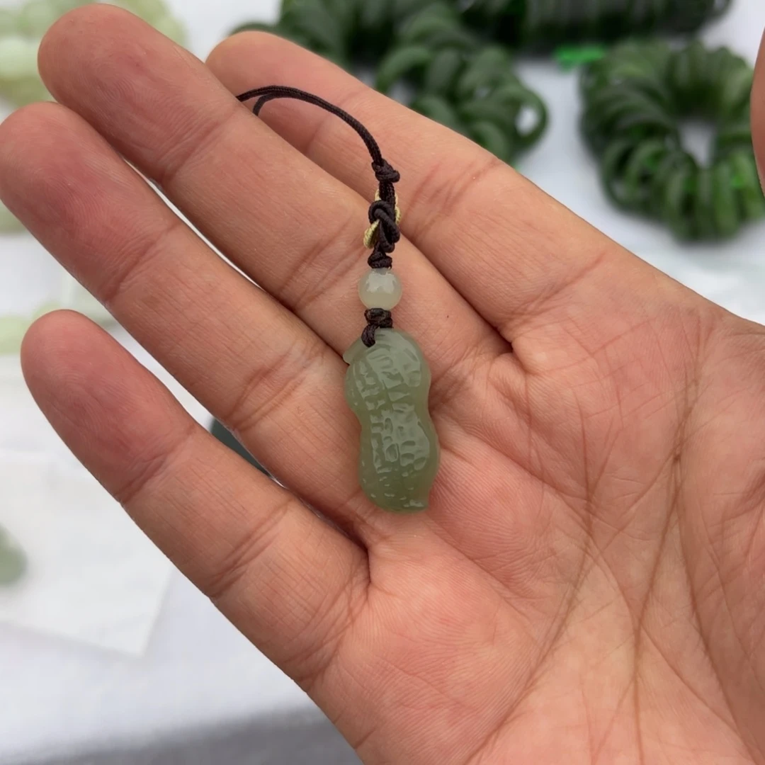 颈饰未镶嵌和田玉花生