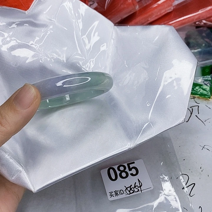 翡翠未镶嵌手镯一图一物实物为准（微瑕处理）
