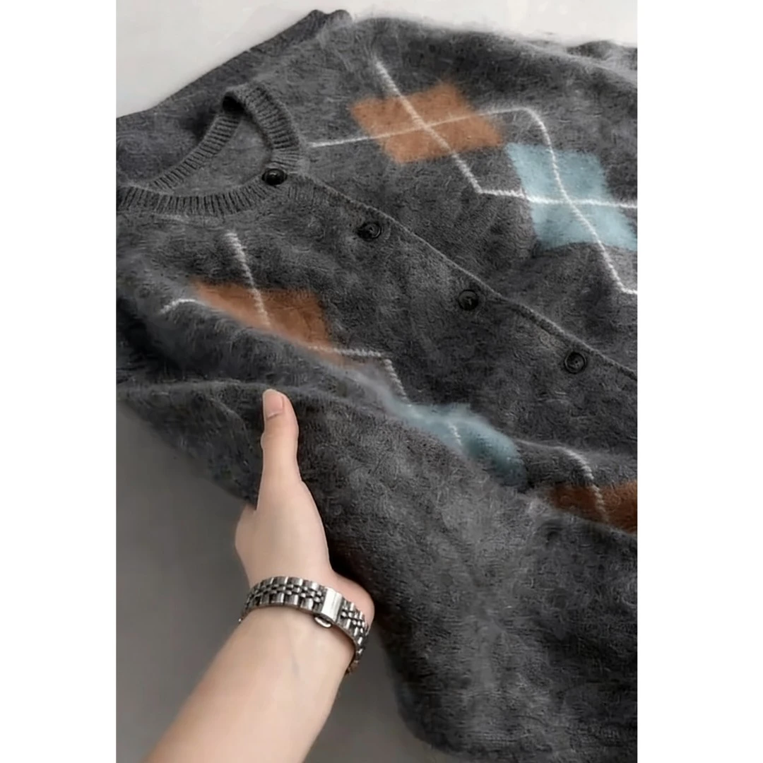 灰色圆领复古撞色菱格纹针织开衫女秋冬新款毛衣显白气质上衣外套