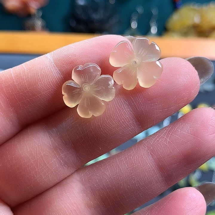 未镶嵌蛇纹石玉耳饰