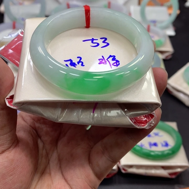 未镶嵌手镯翡翠翡翠