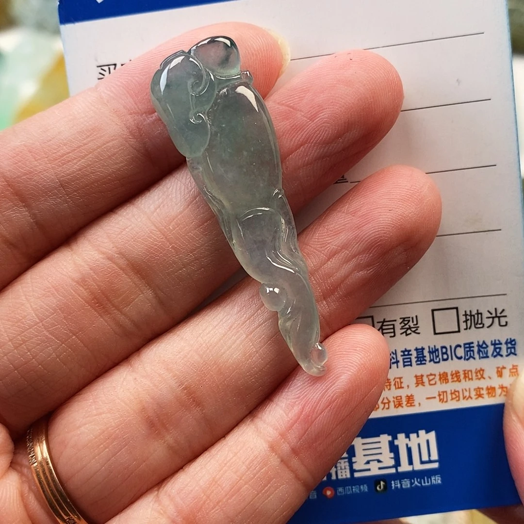 翡翠未镶嵌颈饰人生如意