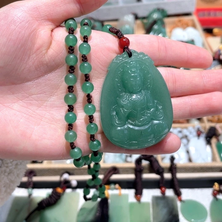 石英质玉未镶嵌颈饰