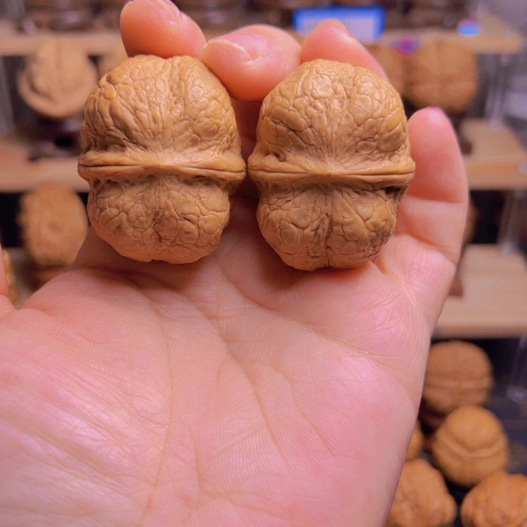 文玩核桃吊坠17w老树方尊44尺