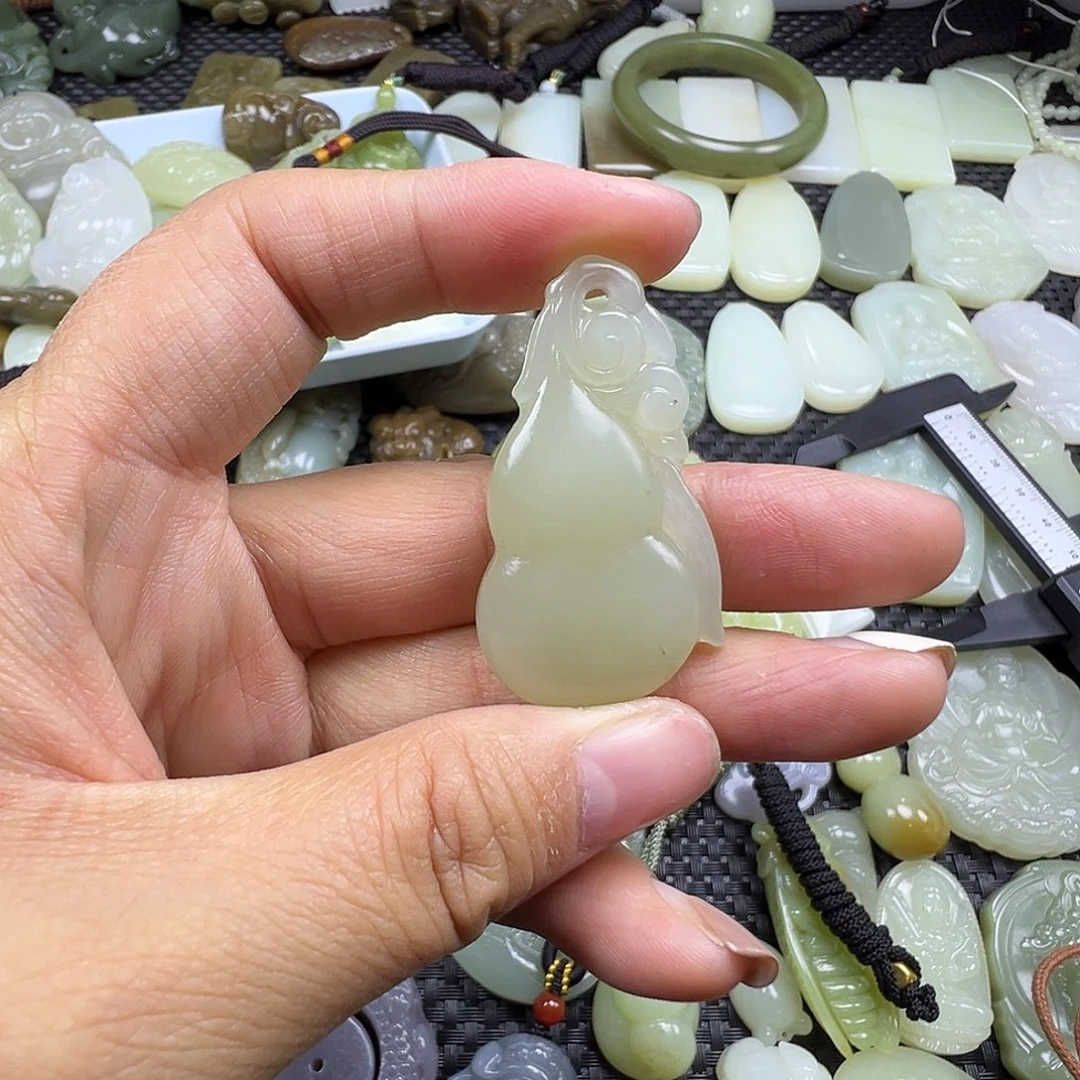 和田玉未镶嵌颈饰卡43