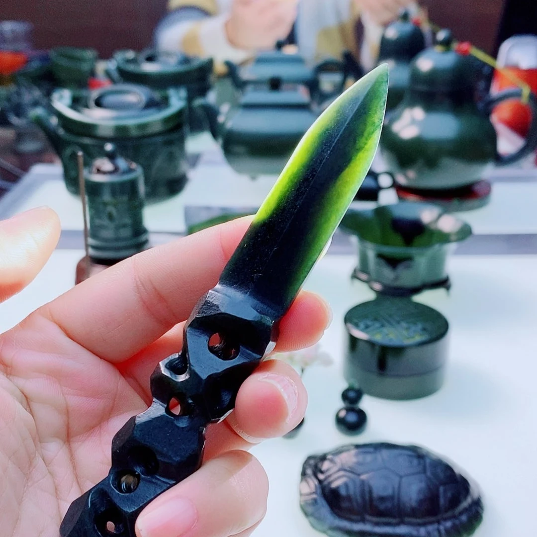 未镶嵌和田玉摆件微瑕