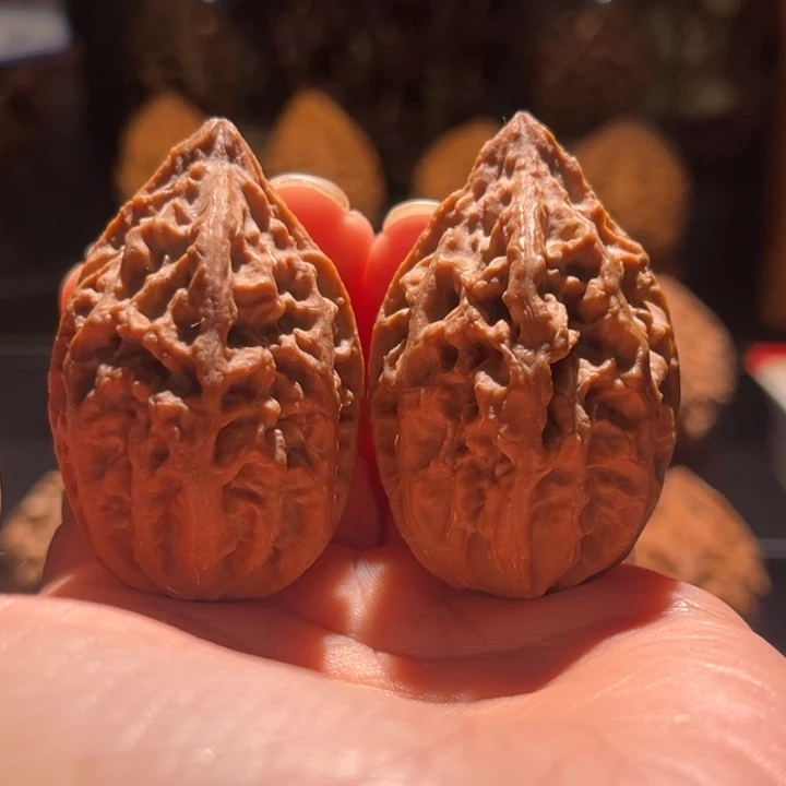 文玩核桃吊坠小龙纹塔23