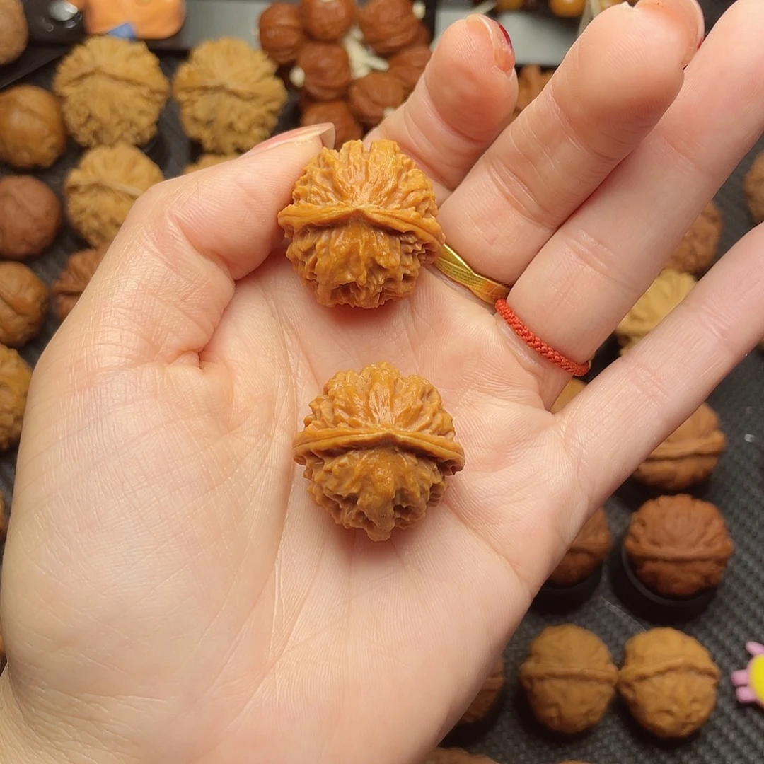 *****把件文玩核桃红珊瑚