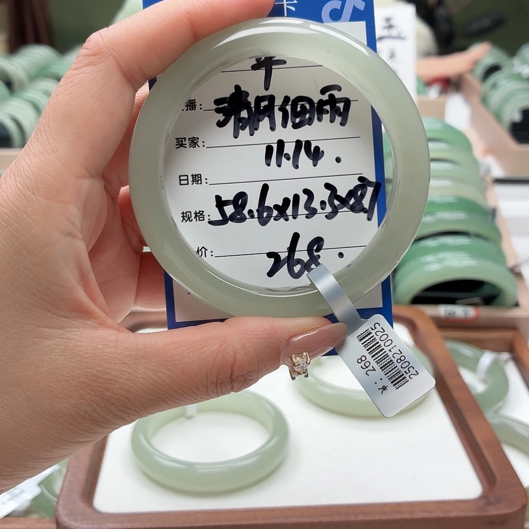 清***雨石英质玉未镶嵌手镯
