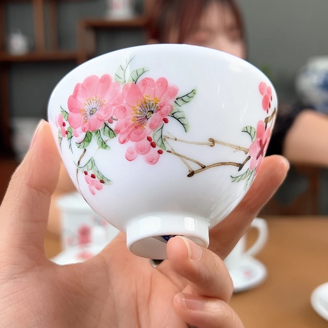 釉下水点桃花鸡心杯