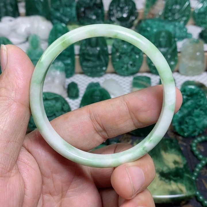 未镶嵌独山玉手镯