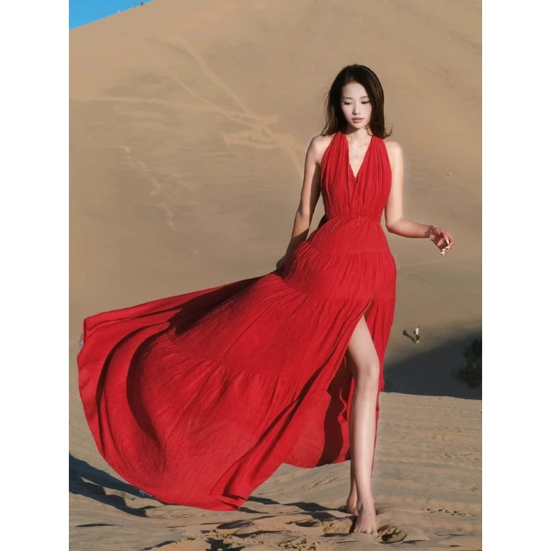 度假沙滩裙旅游连衣裙红色露背新疆云南海边沙漠裙子三亚夏季