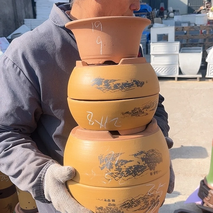 紫砂紫砂花盆和花盆里藏