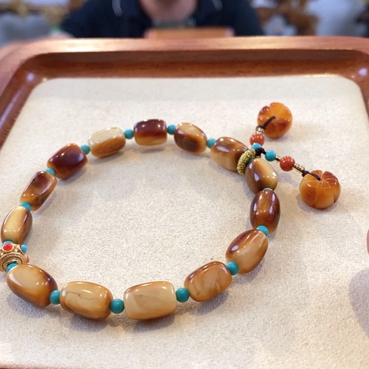 未镶嵌琥珀珠宝奇石