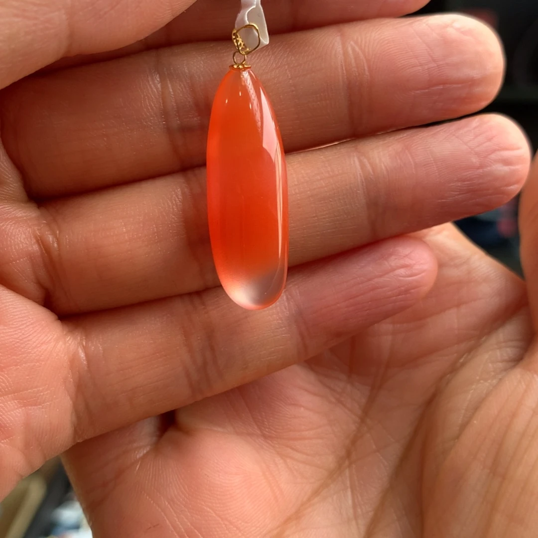 南红玛瑙冰飘吊坠未镶嵌