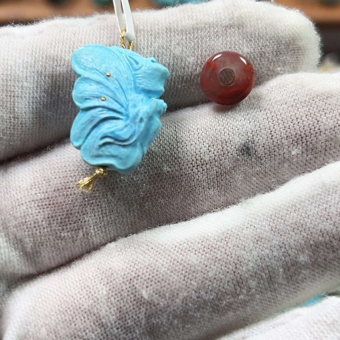 小***九南红玛瑙未镶嵌颈饰蝴蝶仙子